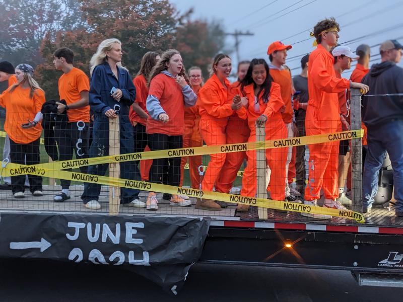 The BRHS senior class sports orange jumpers for the seniors’ “prison break” theme in the Homecoming parade. CANDI JONETH/Boothbay Register