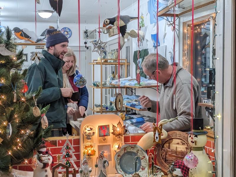 Steve Madden of Mung Bean helps customers with holiday shopping. CANDI JONETH/Boothbay Register