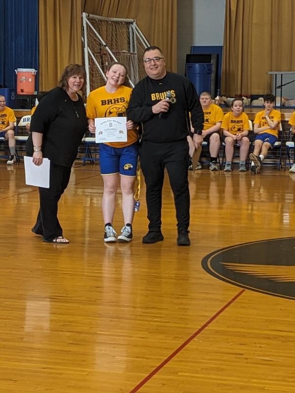 Suzie Edwards receives a certificate of excellence. CANDI JONETH/Boothbay Register