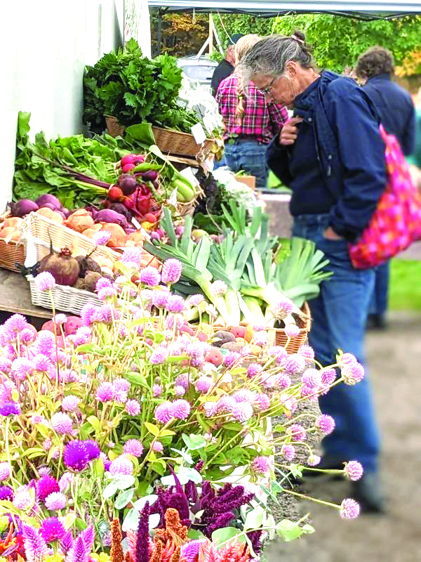 Boothbay Farmer's Market. CANDI JONETH/Boothbay Register