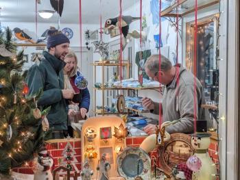Steve Madden of Mung Bean helps customers with holiday shopping. CANDI JONETH/Boothbay Register
