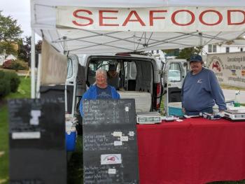 CANDI JONETH/Boothbay Register Boothbay Farmer's Market. CANDI JONETH/Boothbay Register