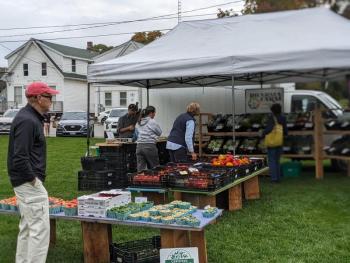 CANDI JONETH/Boothbay Register Boothbay Farmer's Market. CANDI JONETH/Boothbay Register